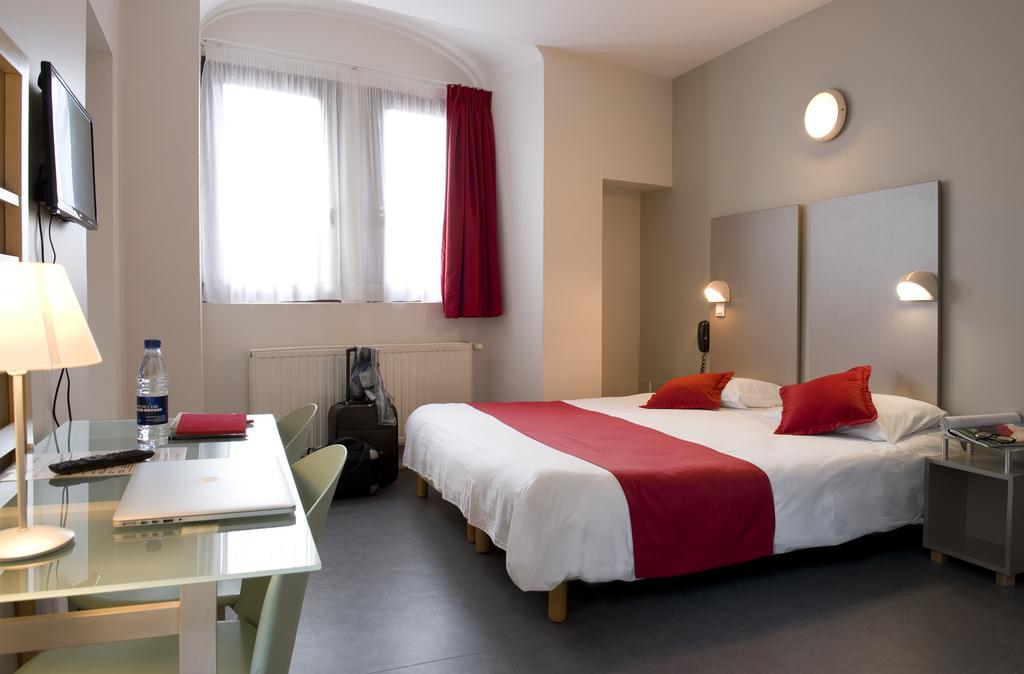 Hotel Du Musee De L'Eau Pont-en-Royans Room photo